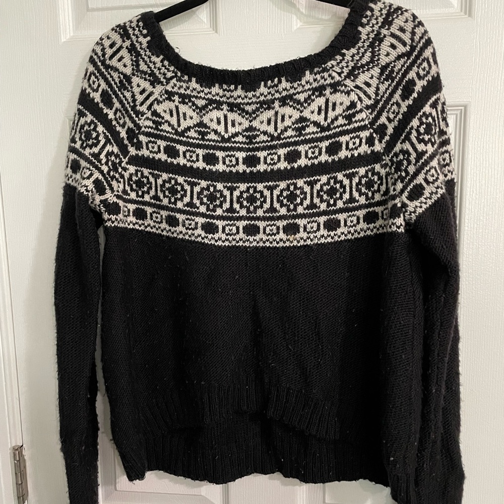 American Eagle Black and White Sweater